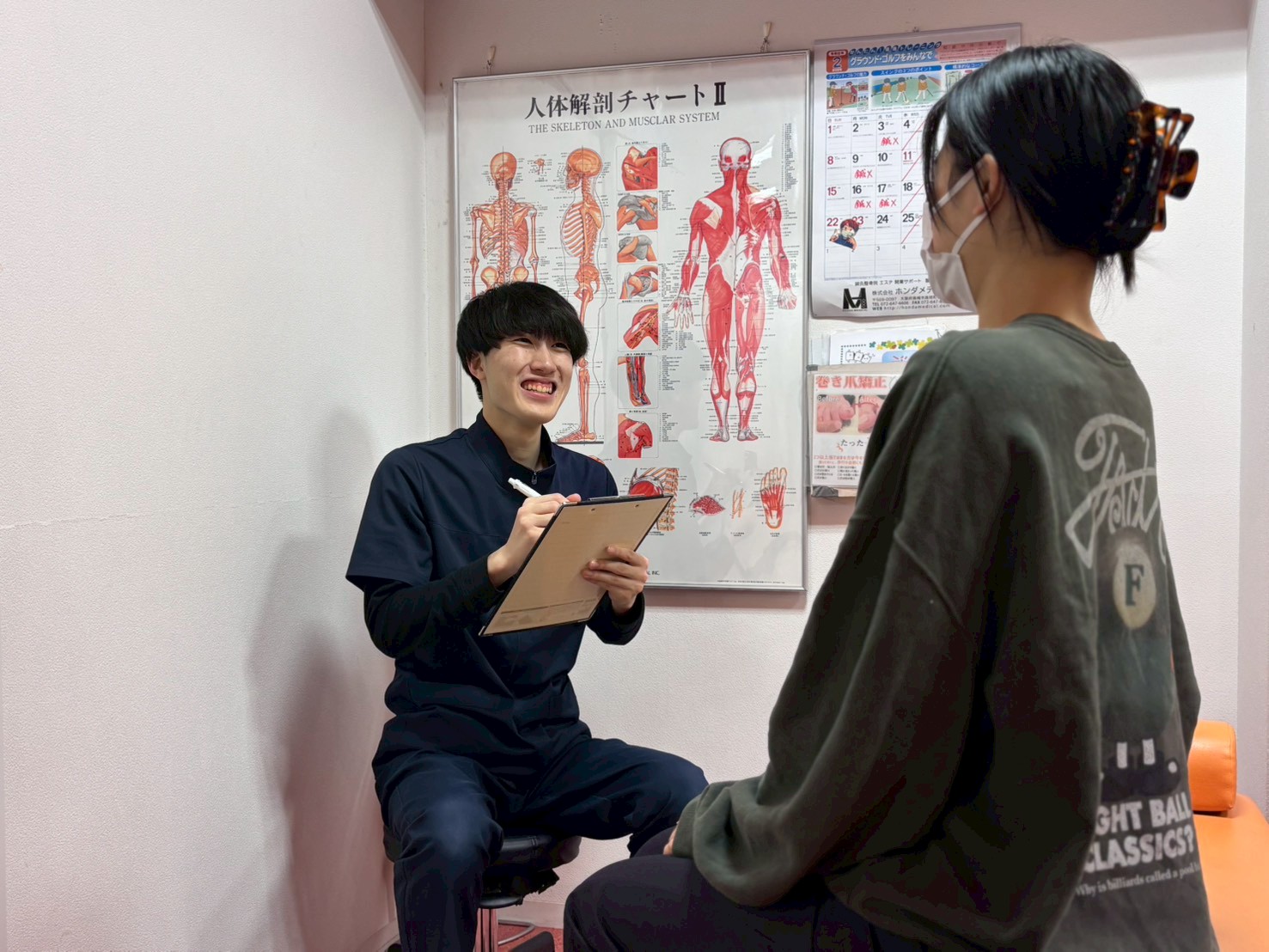 草津市腰痛問診の様子