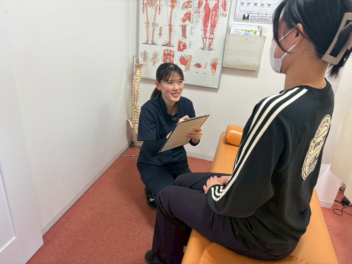 肩痛施術前のカウンセリング風景|草津市